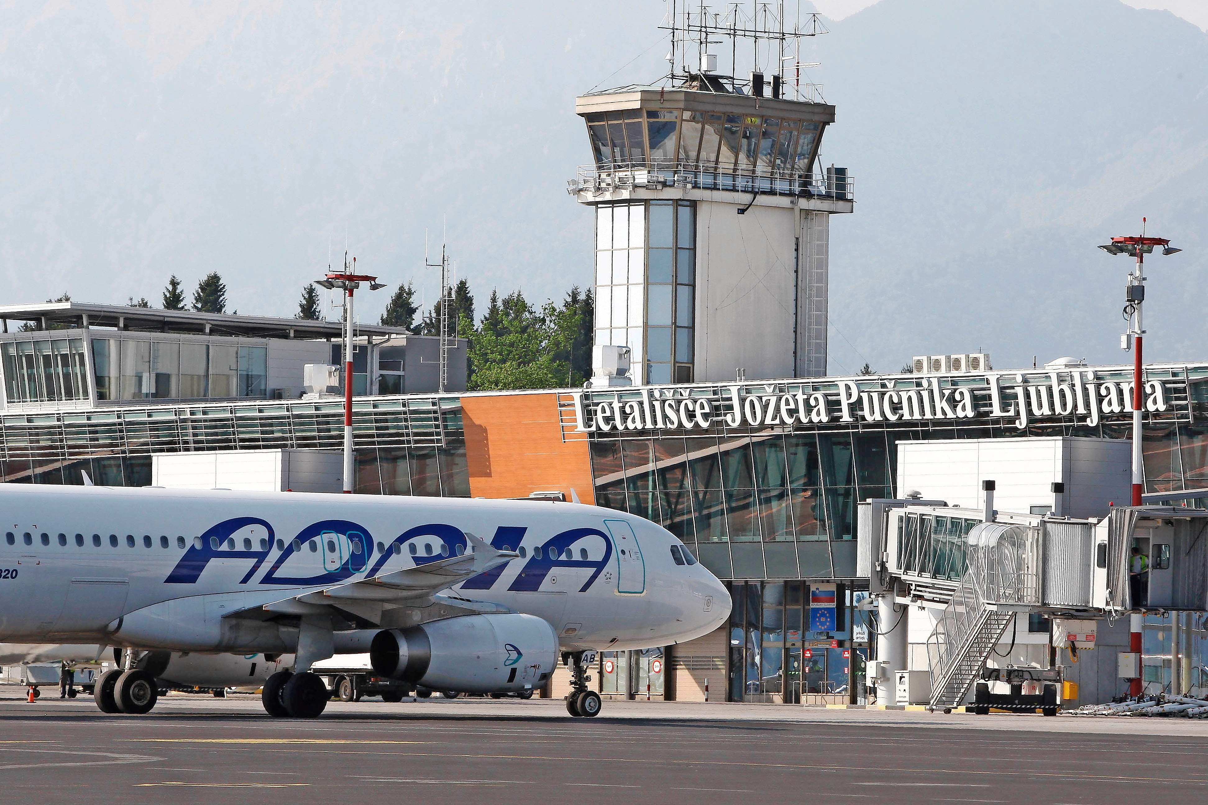 Gorenjski Glas - Arhiv | Prodaja Aerodroma Je Vse Bližja